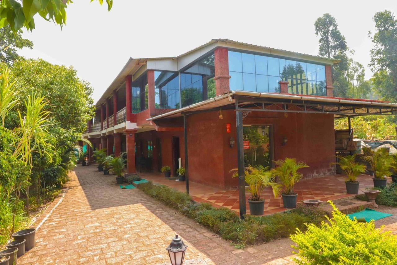 Hotel On The Rocks Mahābaleshwar Exteriör bild